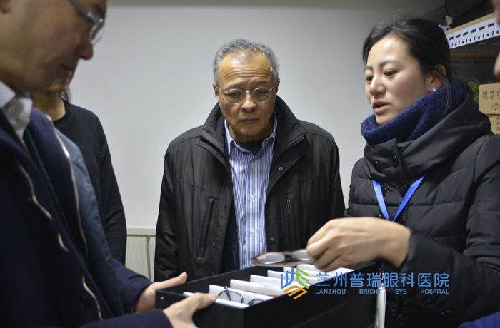 法国依视路全球副总裁盛赞：麻雀虽小五脏俱全