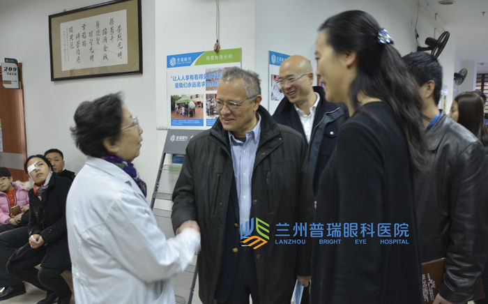 法国依视路全球副总裁盛赞：麻雀虽小五脏俱全