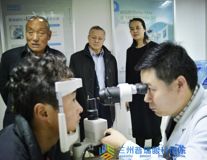 法国依视路全球副总裁盛赞：麻雀虽小五脏俱全