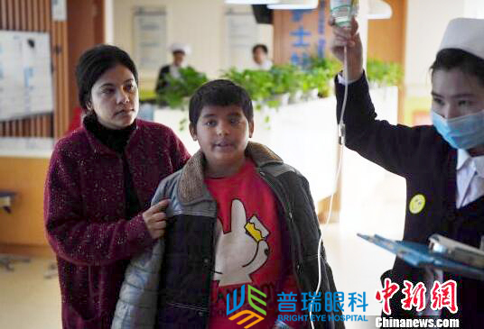 跨国救援爱心接力 助尼泊尔11岁男孩保住光明
