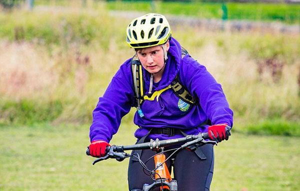【正能量】英国视力障碍学生独立完成48千米骑行获赞