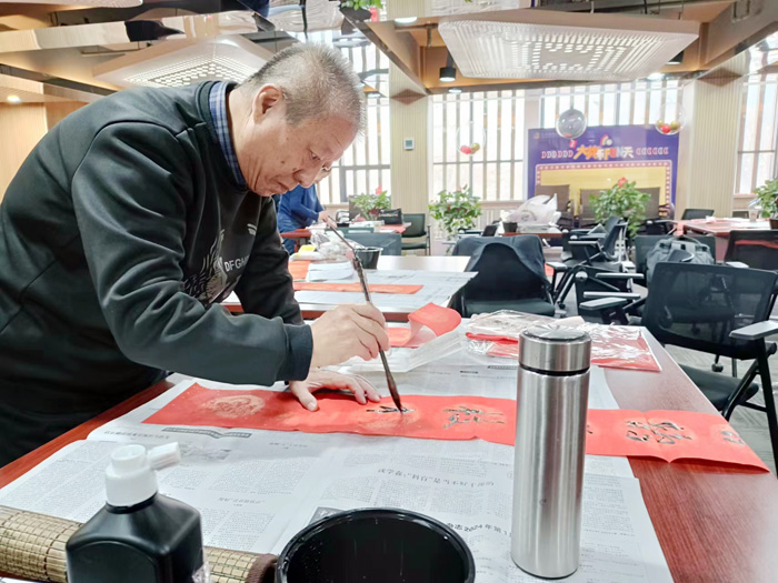 “淡淡墨香飘，浓浓新春情”兰州普瑞眼视光医院给患者送